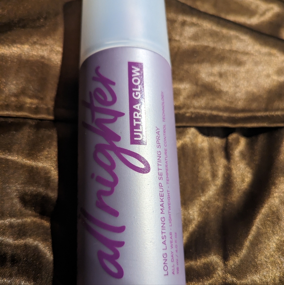 Urban Decay all nighter ultra glow setting spray 4.0 oz